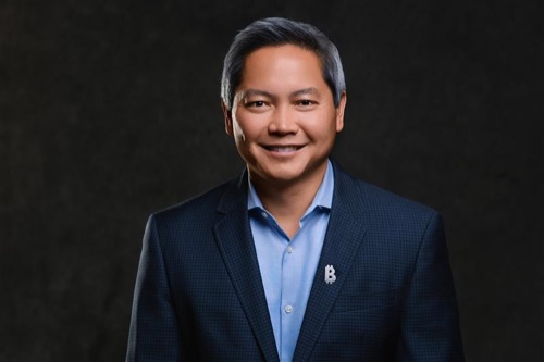 Phong Le headshot